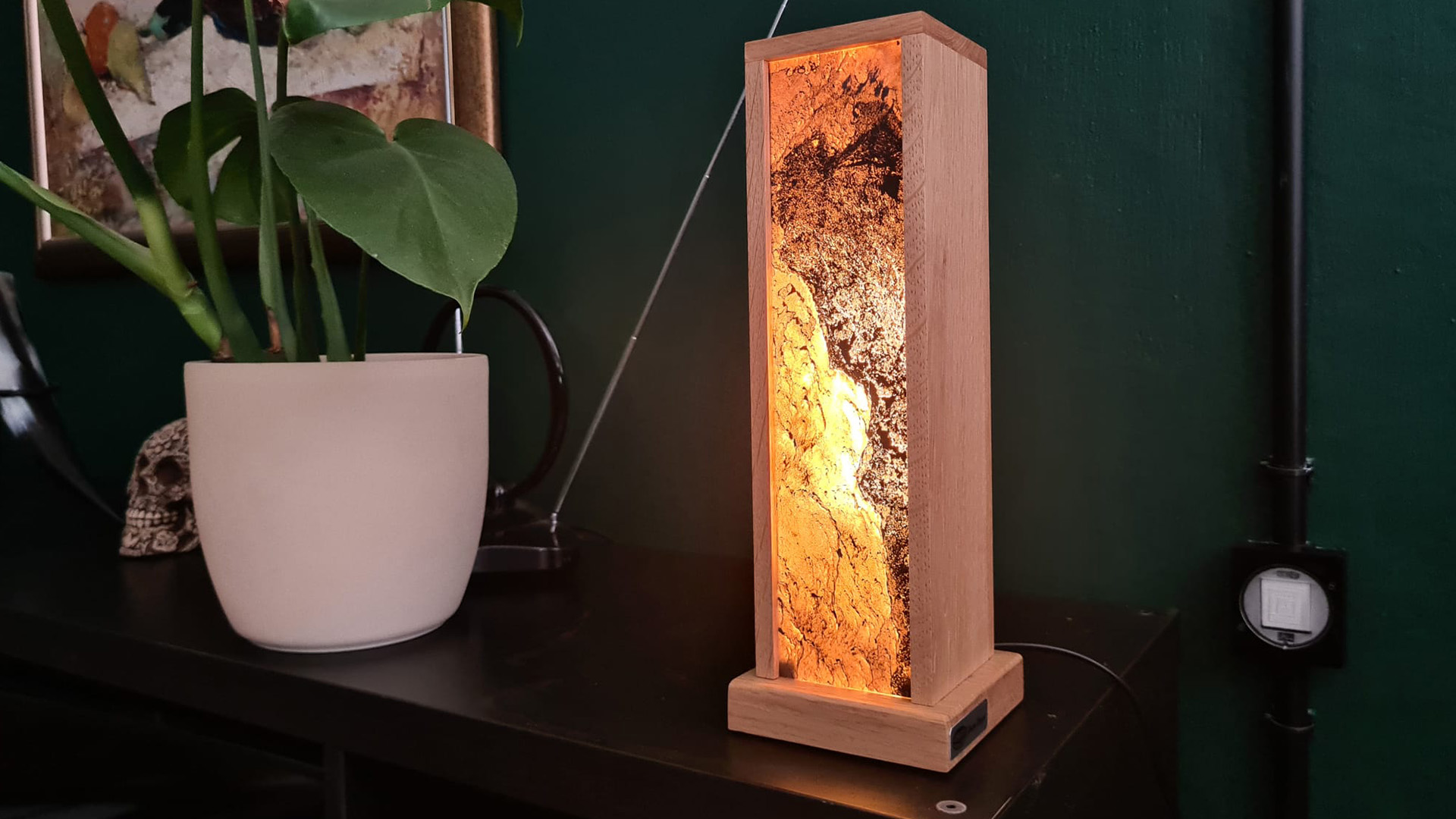 Nowość w ofercie - Dębowa Lampka nocna z fornirem kamiennym