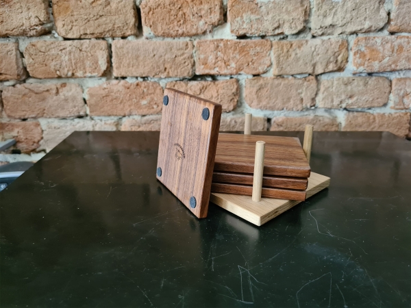 Podstawki pod kubki z orzecha amerykańskiego