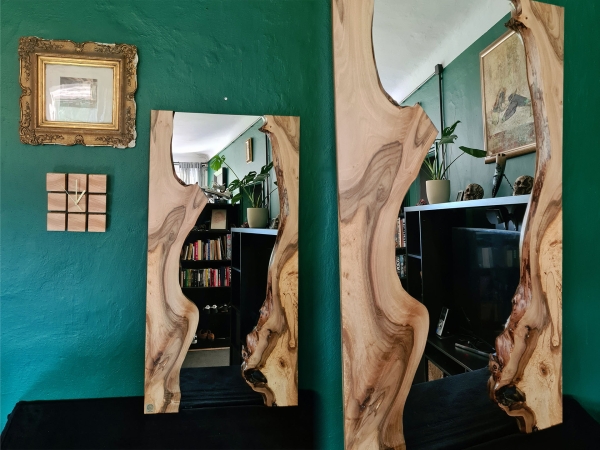 Lustro live edge z drewna orzechowego