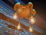 Lampa loftowa z plastra robinii akacjowej