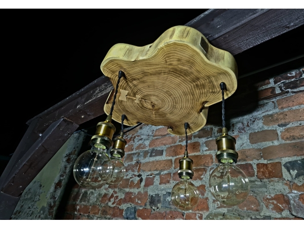 Lampa loftowa z plastra robinii akacjowej